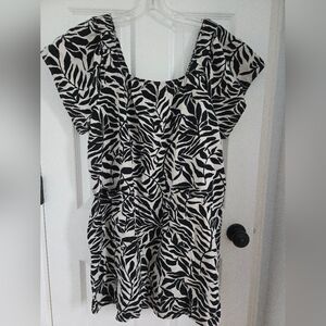 Linen Blend Nicole Miller Black and Light Tan Leaf Patterned Dress, Pockets